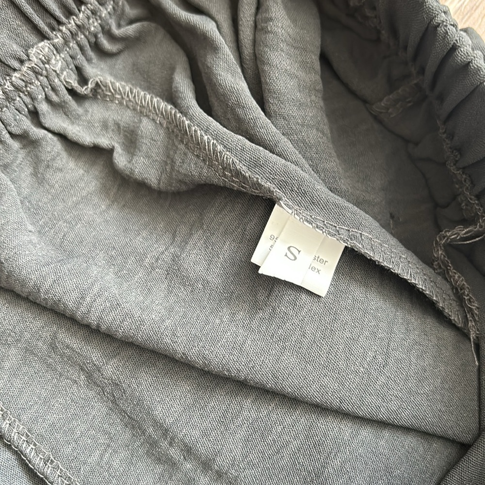 new! Flygo gray loose/drapey wide leg flowy pants with cargo pockets, size small - Picture 4 of 9